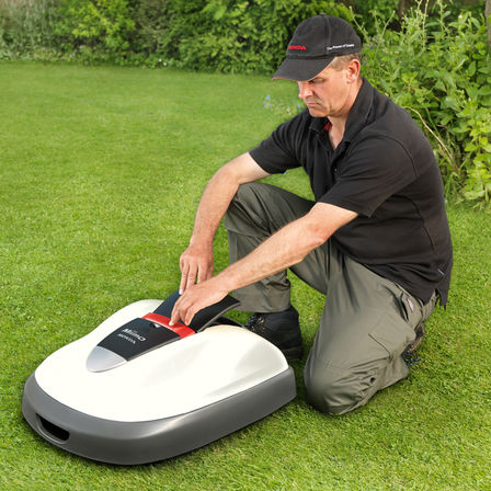 Modell, das den Miimo programmiert, Gartenumgebung.