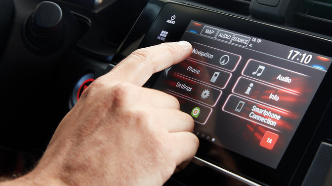 Nahaufnahme des Honda CONNECT-Infotainmentsystems mit Garmin Navigationssystem.