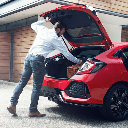 Honda Civic in 3/4-Heckansicht – Kofferraum.