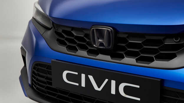 Honda Civic e:HEV mit „Iluminate Titanium“-Paket.