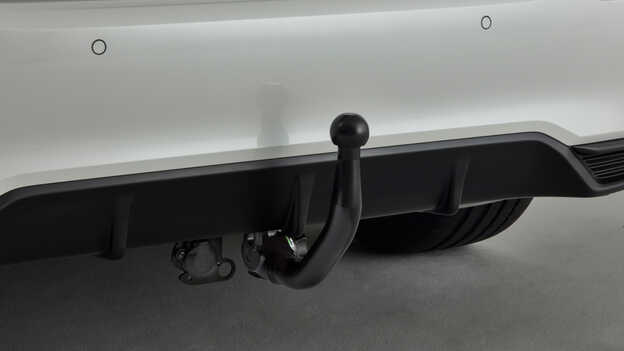 Detachable Tow Bar With 13-Pin Trailer Harness.