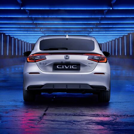 Fließhecklimousine Honda Civic e:HEV von hinten