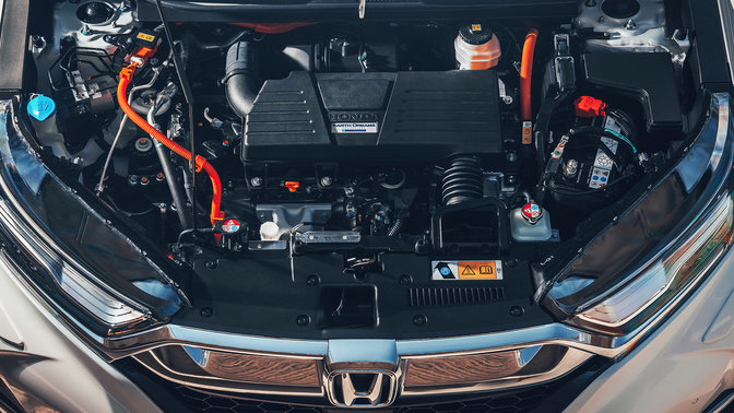 Benzinmotor mit Atkinson-Kreisprozess des Honda CR-V Hybrid, Nahaufnahme von vorn.