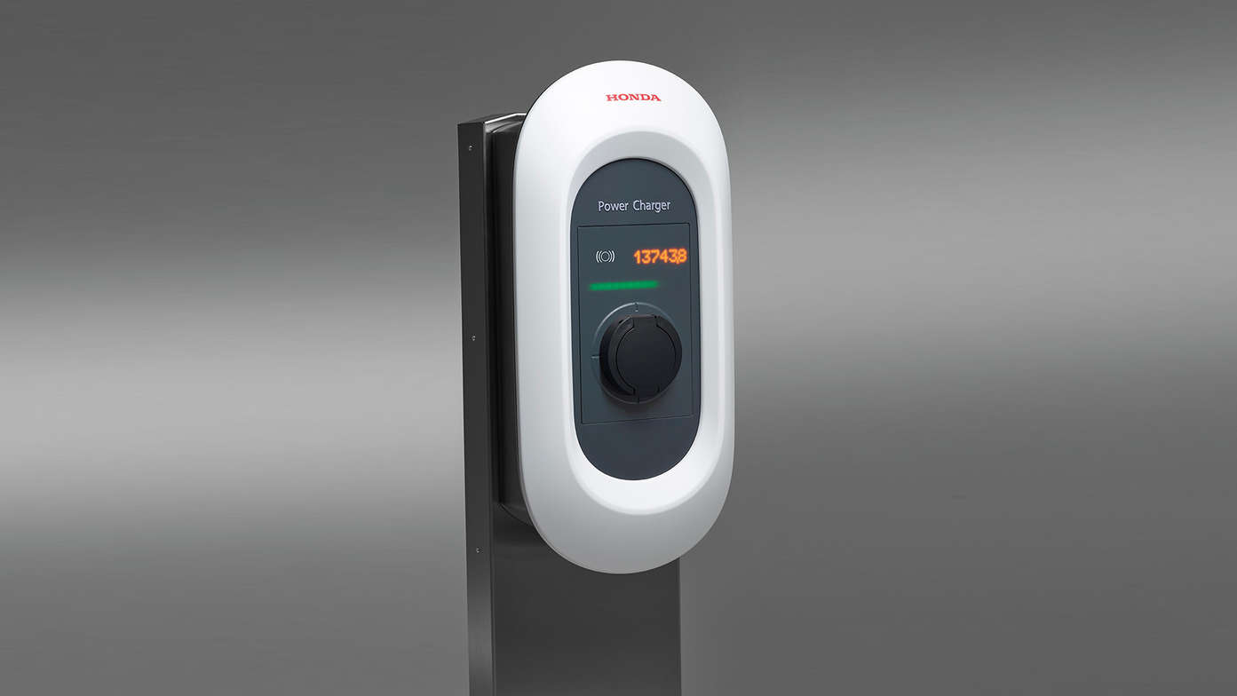 Edelstahlsockel für den Honda e Power Charger, Nahaufnahme.