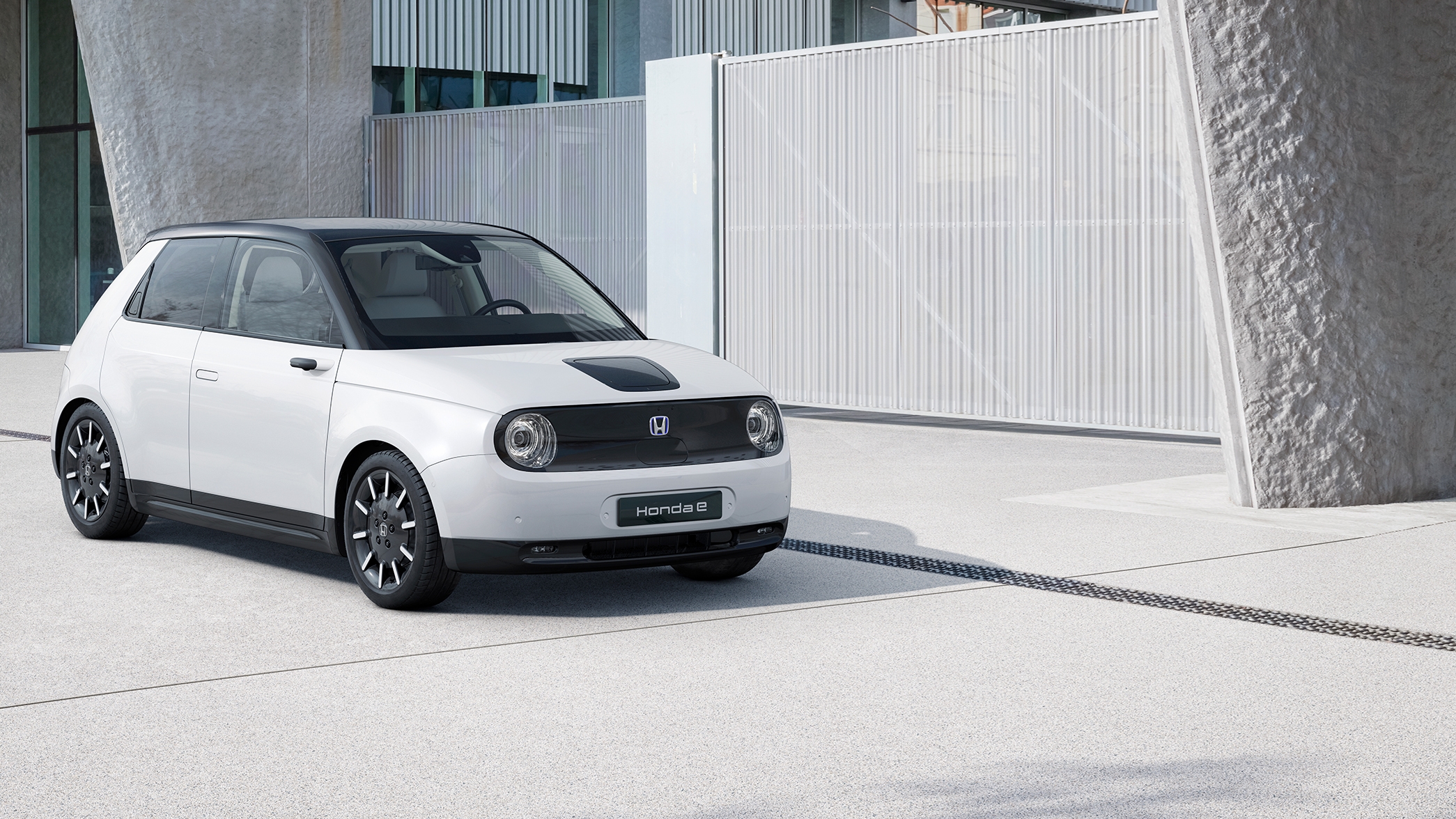 3/4-Seitenansicht des Honda e auf der Straße