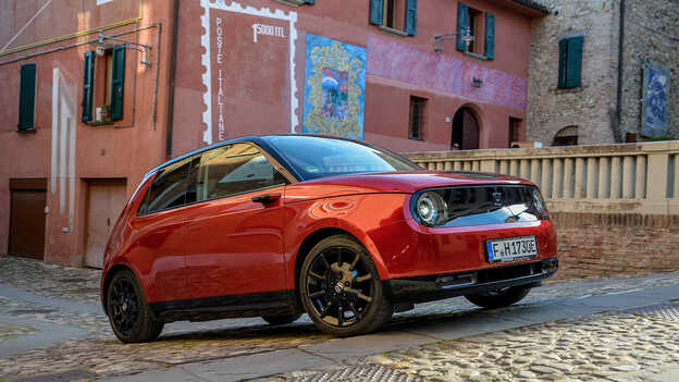 Premium Crystal Red, Honda e Limited Edition.