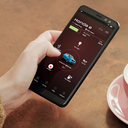 Honda e, Nahaufnahme der Honda Digital Key-App auf einem Smartphone.