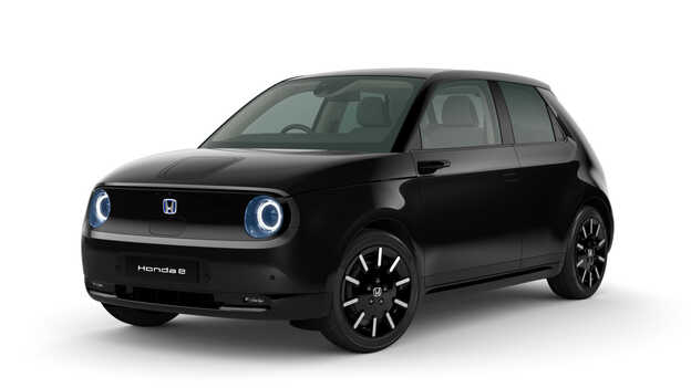 Honda e in Crystal Black Pearl, 3/4-Seitenansicht.
