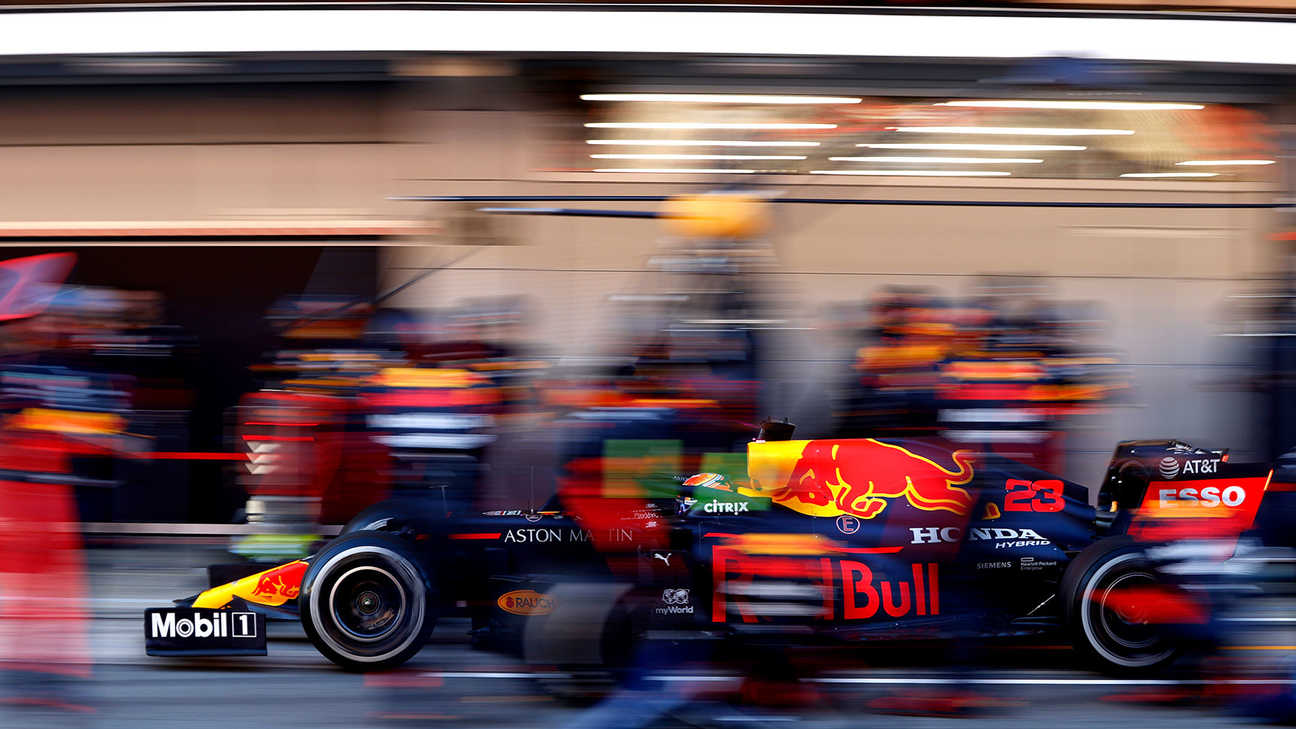Aston Martin Red Bull Racing-Rennwagen in der Boxengasse