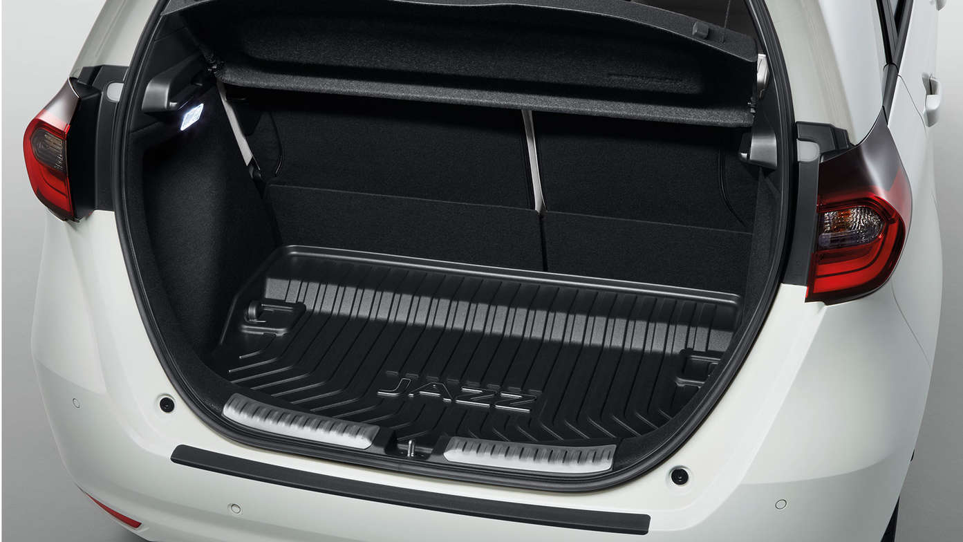 Honda Jazz Hybrid, Nahaufnahme des Innenraums mit Convenience-Paket, Einstiegsleisten