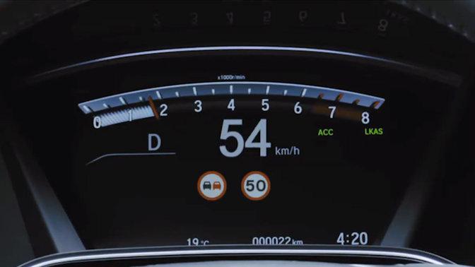 Tachometer mit Verkehrszeichenerkennung