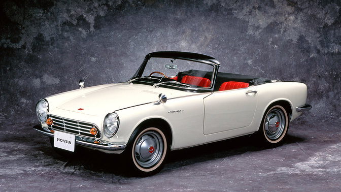 Dreiviertel-Vorderansicht des Honda S500.
