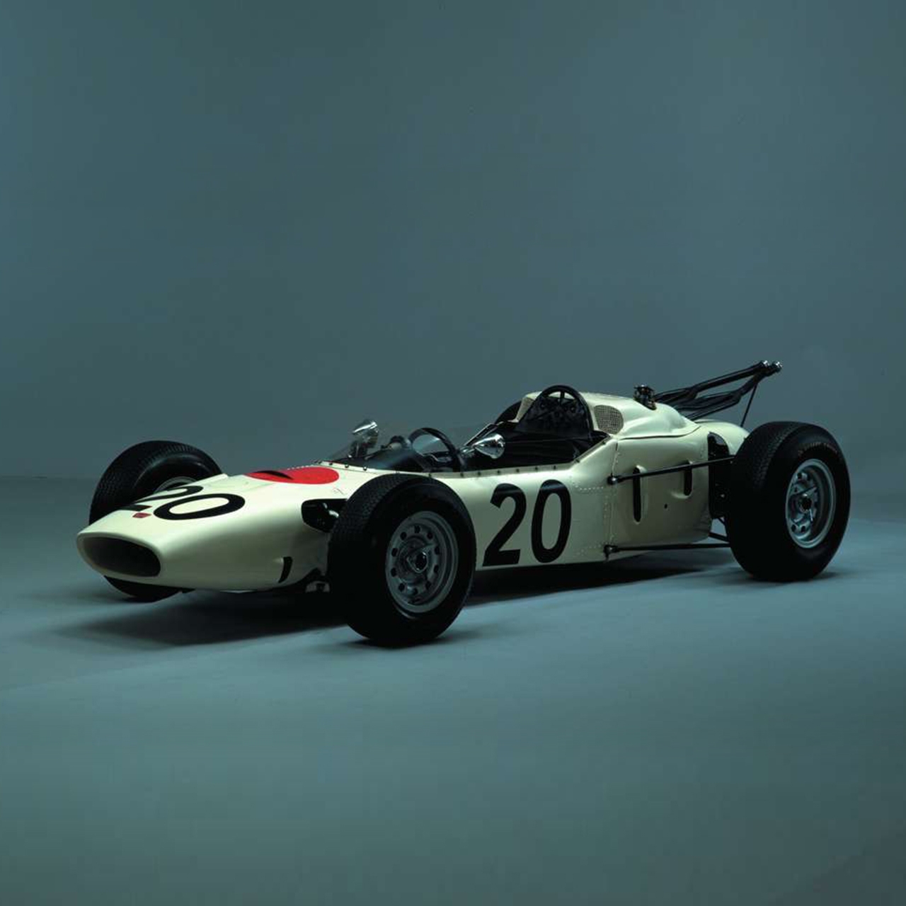 3/4-Frontansicht eines Honda Formel-1-Fahrzeugs.