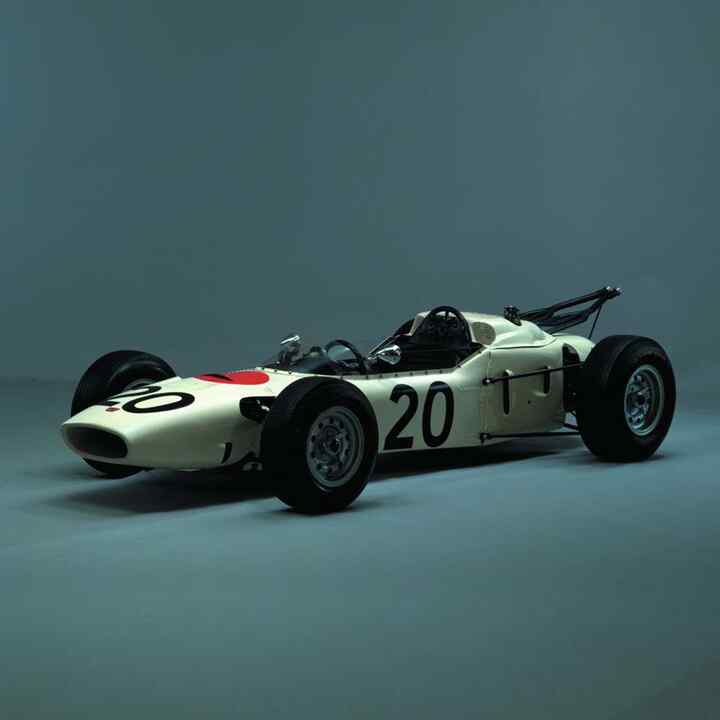 3/4-Frontansicht eines Honda Formel-1-Fahrzeugs.