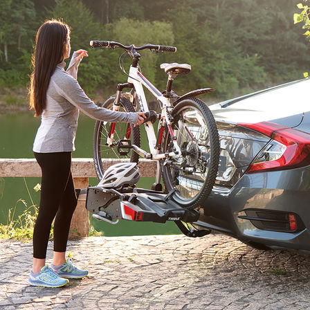 Nahaufnahme der Honda Civic Limousine mit Fahrradträger.