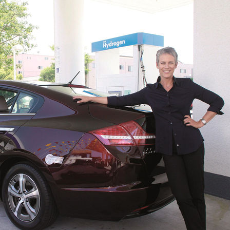 Jamie Lee Curtis und ihr Honda Clarity FCX.