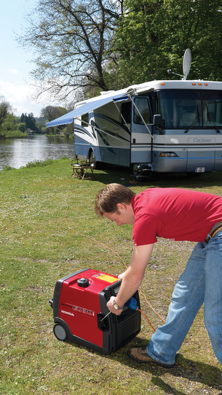 Handy-Stromerzeuger, Einsatz nach Modell, Gartenumgebung.