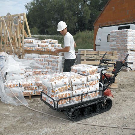 Allwegtransporter, Einsatz nach Modell, auf der Baustelle.