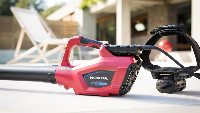 Right side view of a Honda cordless leafblower.