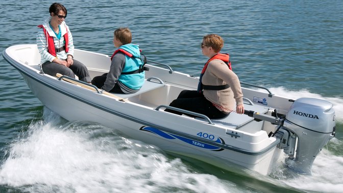 Boot mit Honda Motor, Einsatz nach Modell, an der Küste