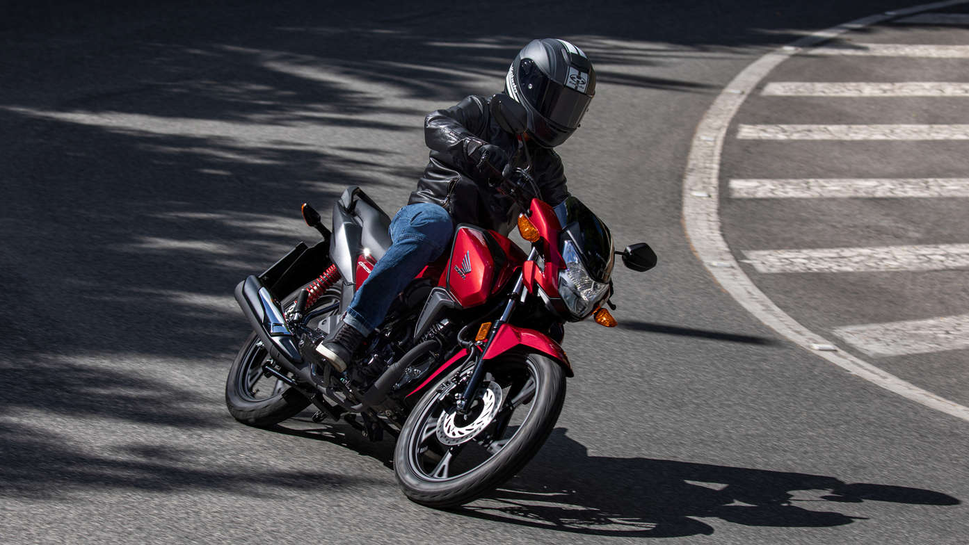 Honda CB125F auf der Straße