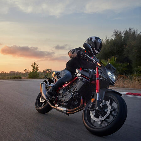 Honda CB750 Hornet auf der Straße