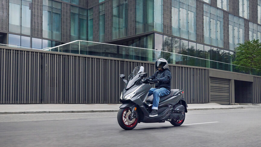 Honda Forza 125 im Freien