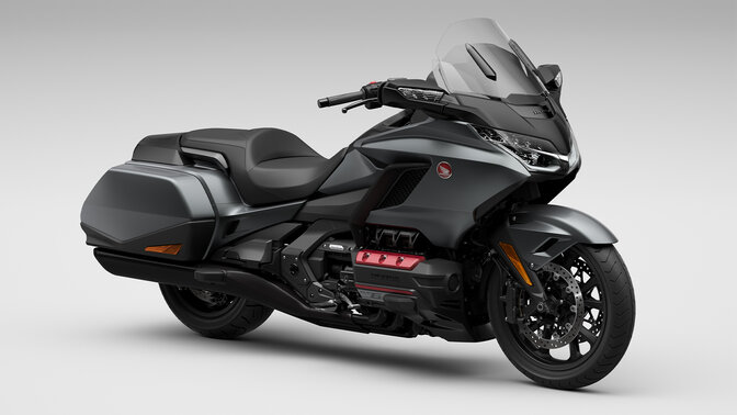 Honda Gold Wing, 3/4-Frontansicht von rechts, Studioaufnahme