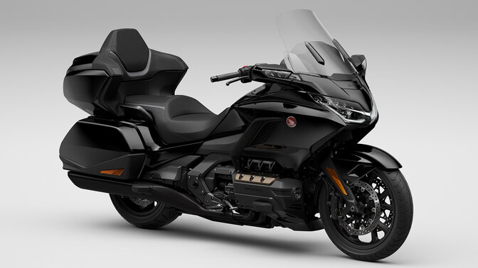 Honda Gold Wing Tour, 3/4-Frontansicht von rechts, Studioaufnahme