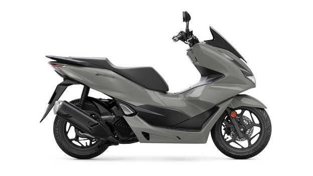 Honda Forza 125, 3/4-Frontansicht von rechts, Studioaufnahme