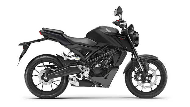 Honda CB125R 3/4-Frontansicht von rechts, Studioaufnahme