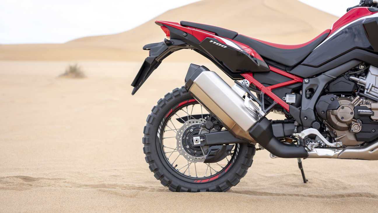 Honda Africa Twin, Studioaufnahme des Hinterrads.