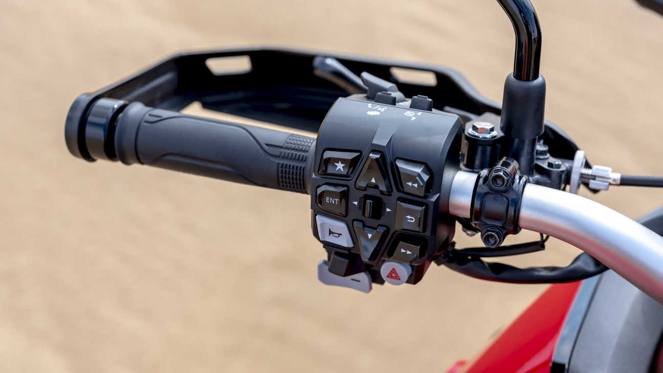 Honda Africa Twin, Studioaufnahme der Fahreransicht