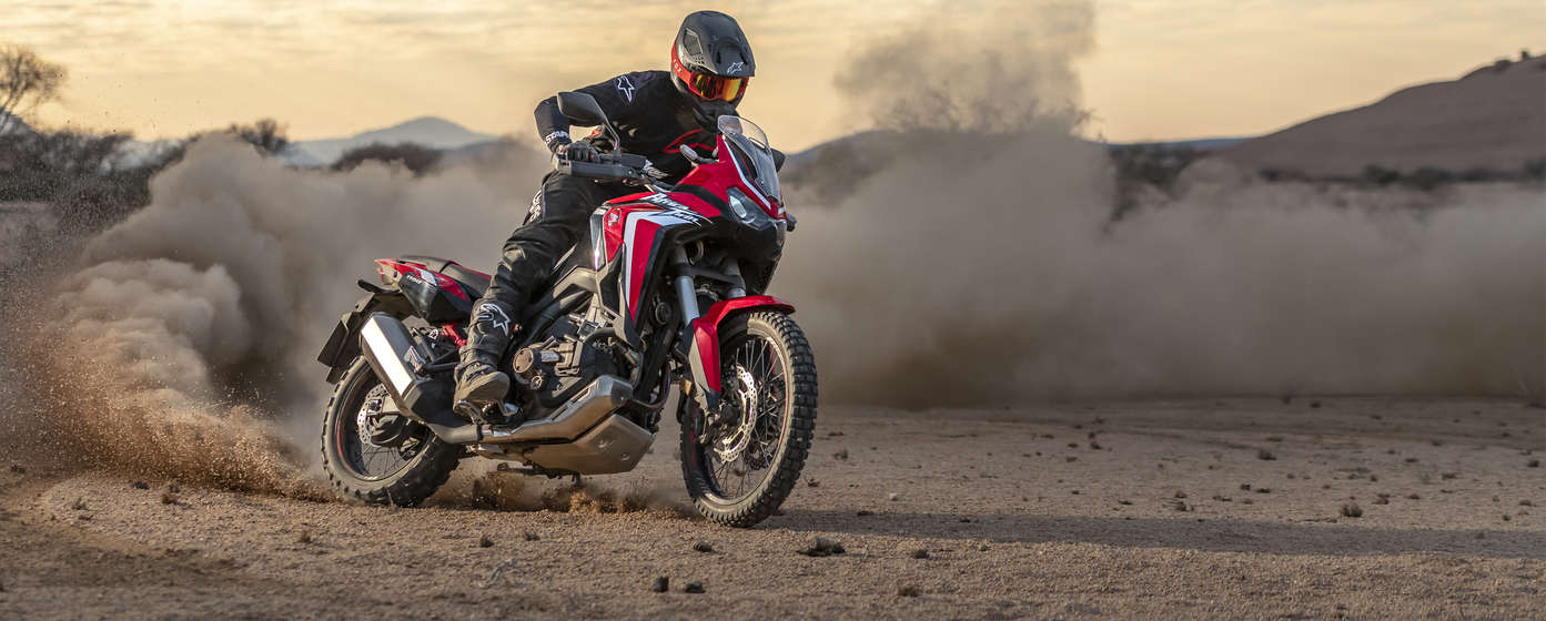 Honda CRF1100L Africa Twin in der Wüste.