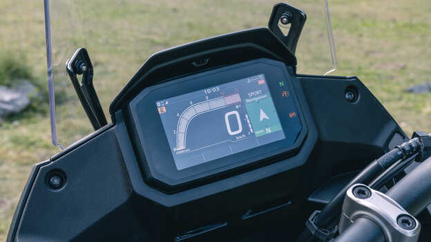 XL750 Transalp, TFT-Cockpit im Sport-Modus mit Navigation.