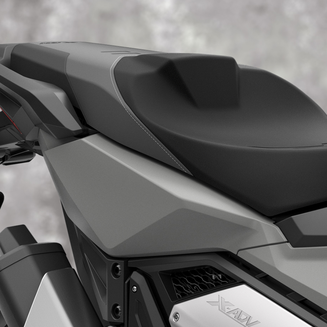 Sitz des Honda X-ADV, Nahaufnahme.