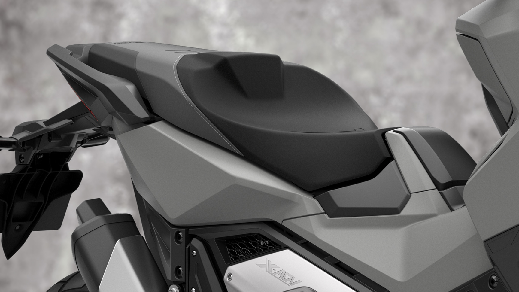 Sitz des Honda X-ADV, Nahaufnahme.