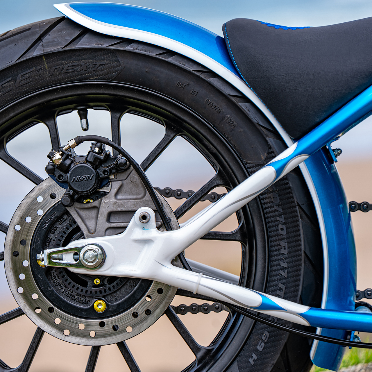 Custom-Motorrad GB350S Hachimaan, Hinterrad und Schwinge