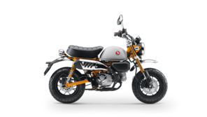 Seitenansicht einer Honda Monkey im Studio