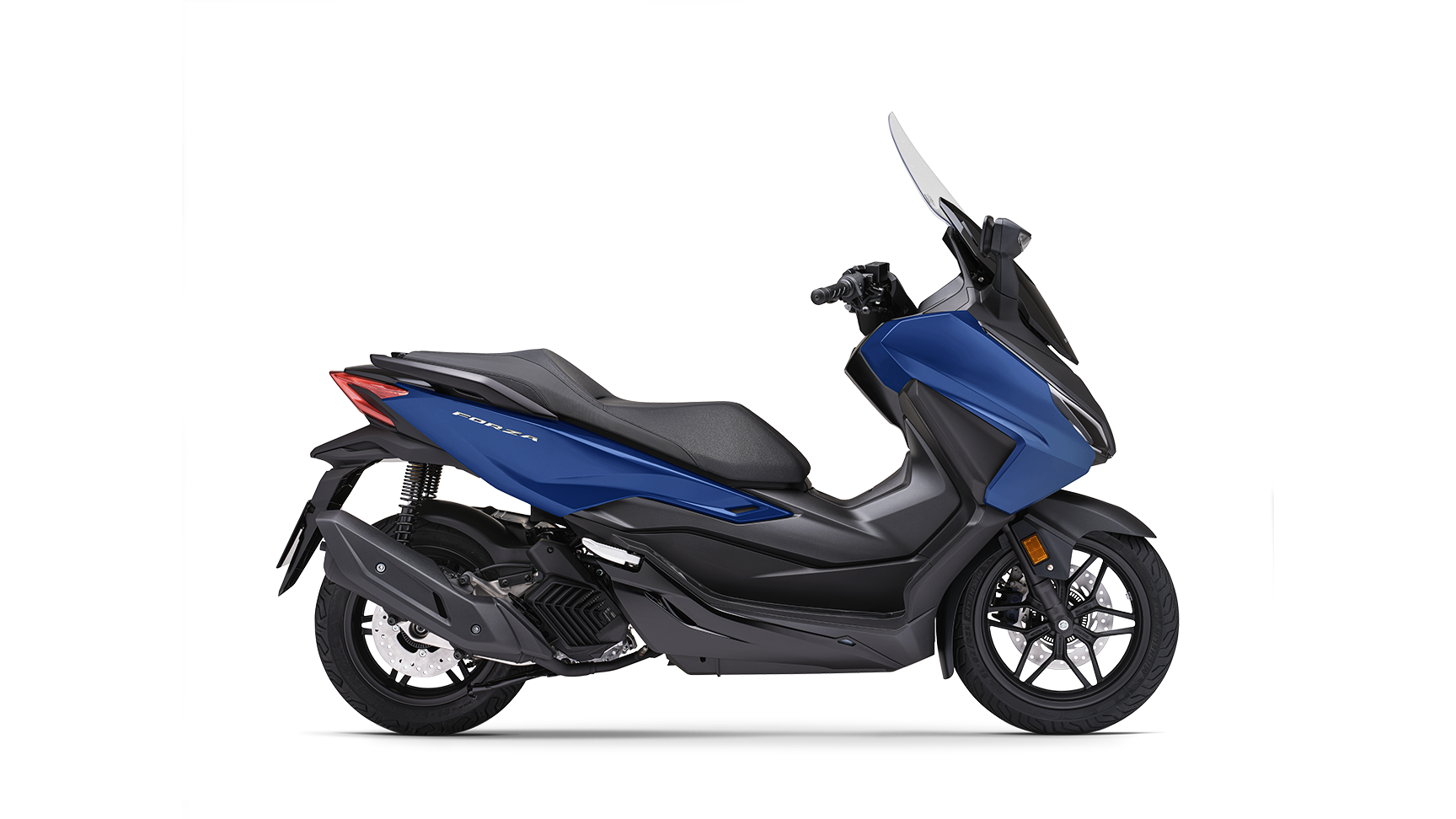 Seitenansicht einer Honda Forza 125 im Studio.