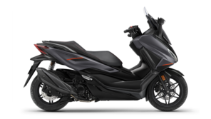 Seitenansicht einer Honda Forza 350 im Studio.