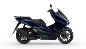 Seitenansicht einer Honda PCX125 im Studio.