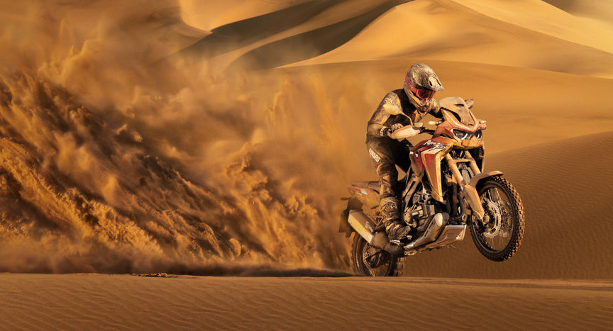 Honda Africa Twin, 3/4-Frontansicht rechts, gefahren im Sand