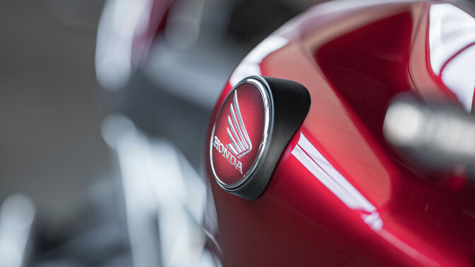 Honda Wings-Logo auf einem Tank