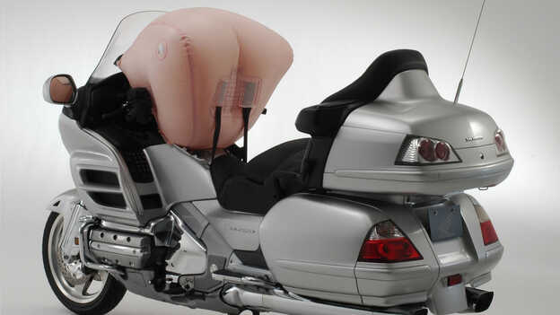 2006 – Weltweit erstes Airbag-System für Motorräder