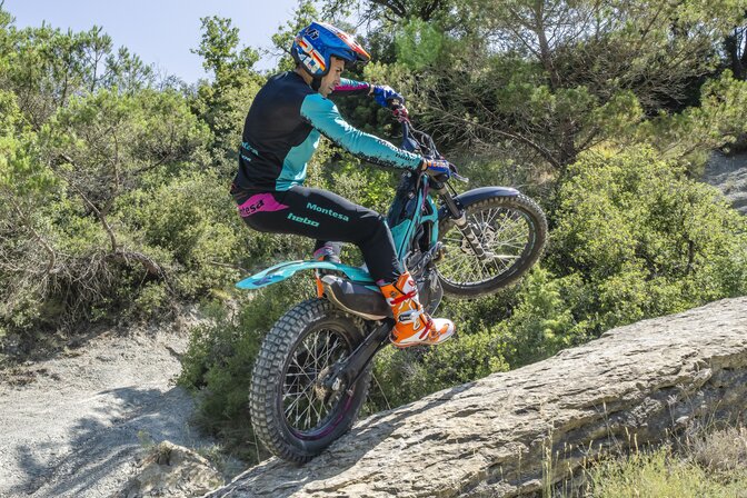 Toni Bou bei einem Stoppie