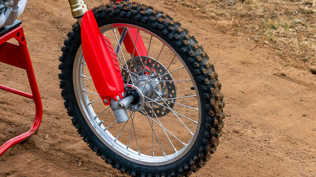 Einzelne Bremsscheiben (220 mm vorn, 190 mm hinten)