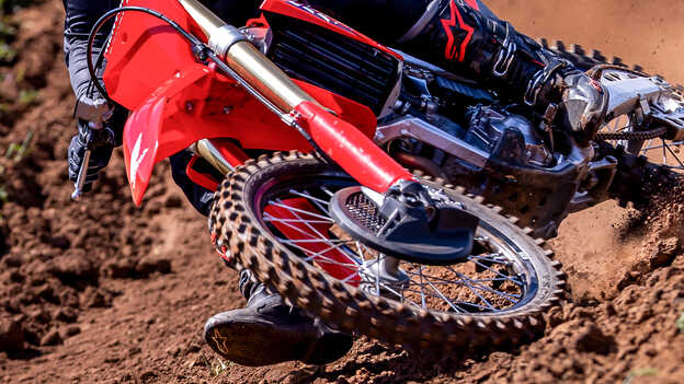 CRF250R, neu gestaltete 49-mm-Showa-Upside-Down-Gabel