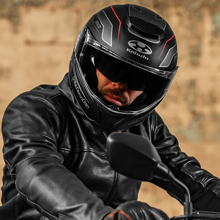 Helm Honda Kabuto, Ibuki – Envoy – mattschwarz – CB650F, Frontansicht, auf dem Kopf eines Motorradfahrers