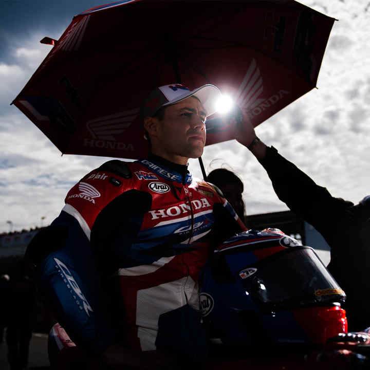 WSBK-Fahrer Leon Haslam im Interview.